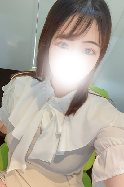 新人 あゆか